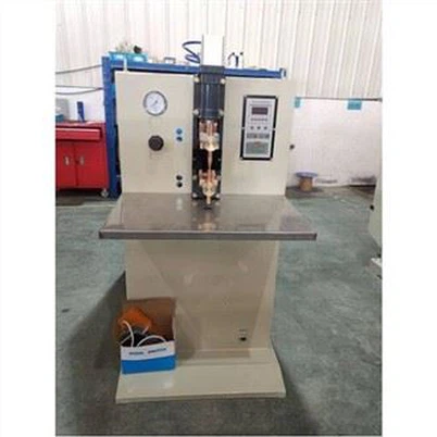 Как да регулирате напрежението на Min Capacitor Discharge Welder?